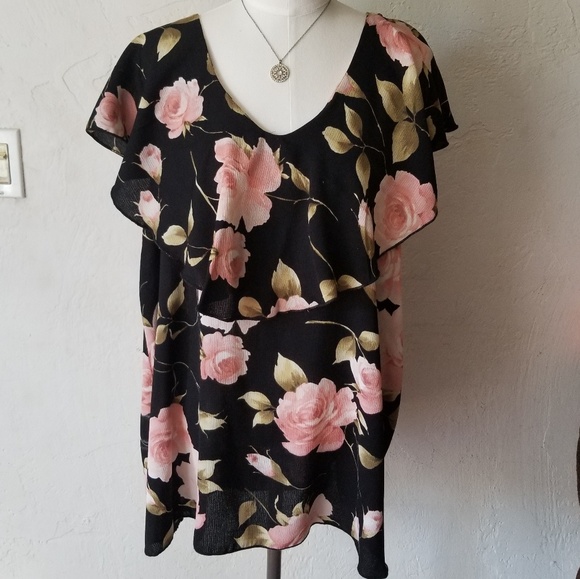 Tops - Plus size black floral print top